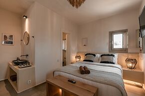 Santorini - Villa - Sleeps 5 - Pool - Parking