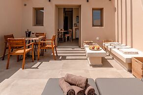Santorini - Villa - Sleeps 5 - Pool - Parking