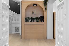 Capsule residence