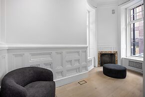 Capsule residence