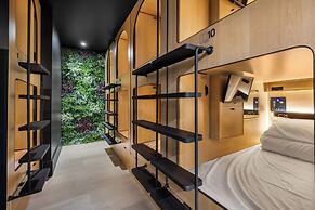 Capsule residence