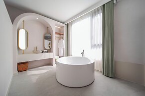Bright Moon Valley Smart Hotel