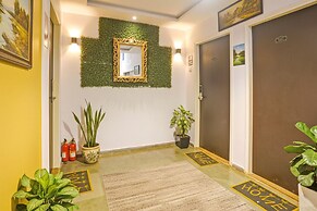 Fabhotel Charvi Reemz