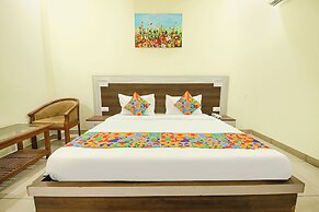 Fabhotel The Glory
