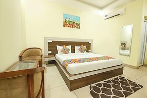 Fabhotel The Glory
