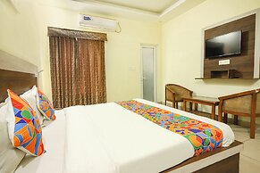 Fabhotel The Glory