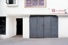 Via Rajdanga Retreat