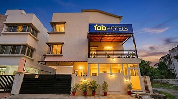 Fabhotel Sri Aditya Inn