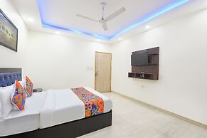 Fabhotel Mahal