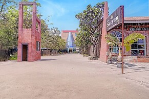 Fabhotel Satyan Inn