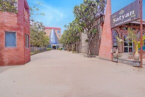 Fabhotel Satyan Inn