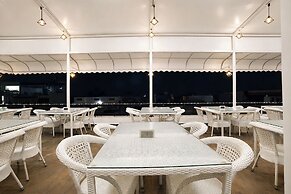 Fabhotel Blu Mark