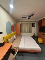 Fabhotel Hostique Stays