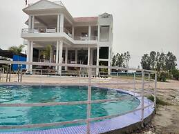 R D Palace and Resort