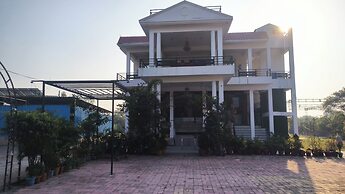 R D Palace and Resort