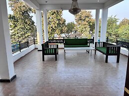 R D Palace and Resort