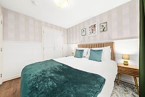 Urban Elegance 5-Bed Glasgow Home