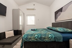 Apartments Oto