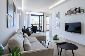 Averna - Breezy 2-BR Apt. in Larnaca