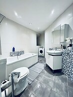 2BR Apt With Balcony Blumengärten