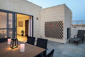 Sliema Seaside Penthouse with Terrace