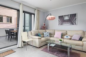 Sliema Seaside Penthouse with Terrace