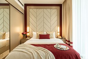 Binghatti Royale - Chic 1BR Retreat