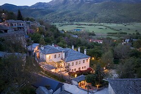 Apeiros Chora Hotel