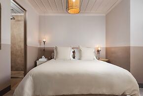Apeiros Chora Hotel