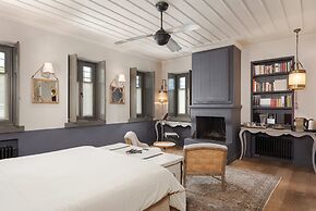 Apeiros Chora Hotel