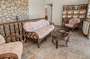 Stone House in Olive Grove