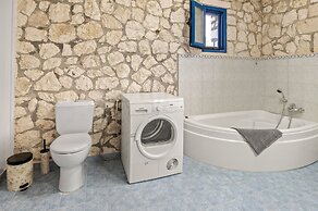 Stone House in Olive Grove