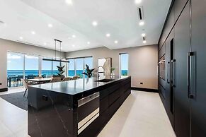Aqua 4 on Seven Mile Beach