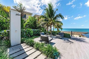 Aqua 4 on Seven Mile Beach