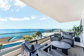 Aqua 4 on Seven Mile Beach