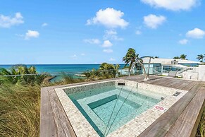Aqua 2 on Seven Mile Beach