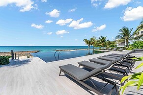 Aqua 2 on Seven Mile Beach