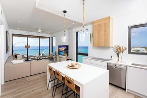 SeaDreams Boutique Condos