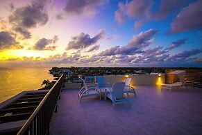 SeaDreams Boutique Condos