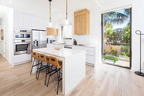 SeaDreams Boutique Condos