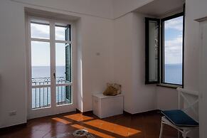 DIPINTO APARTMENTS