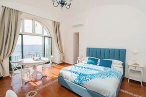 DIPINTO APARTMENTS