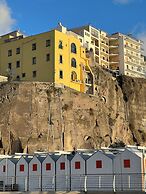 DIPINTO APARTMENTS