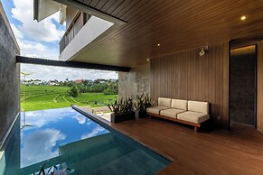 Nava Tamora by Betterplace