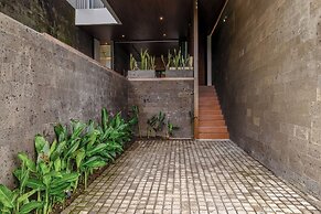Nava Tamora by Betterplace