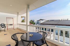 Prime Location  Pool View BBQ V274