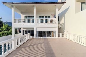 Prime Location  Pool View BBQ V274