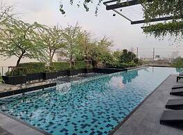 Circle Living Skyline Residence