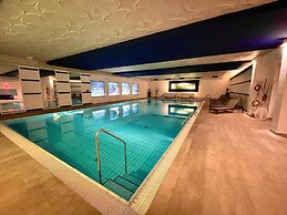 SCHLOSSHOF SÜDTIROL – Hotel & Camping Resort