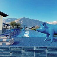 SCHLOSSHOF SÜDTIROL – Hotel & Camping Resort